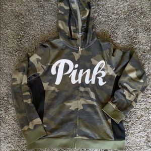 Sold on merc Camo pink zip